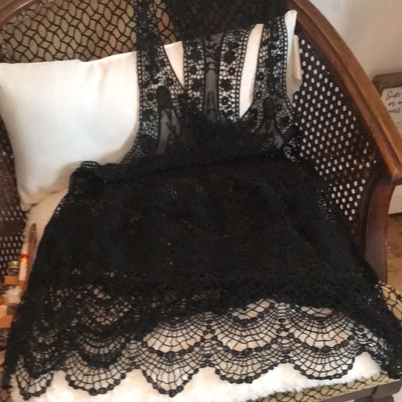 Bathing suit cover up with scalped edges on the bottom . - Picture 5 of 5